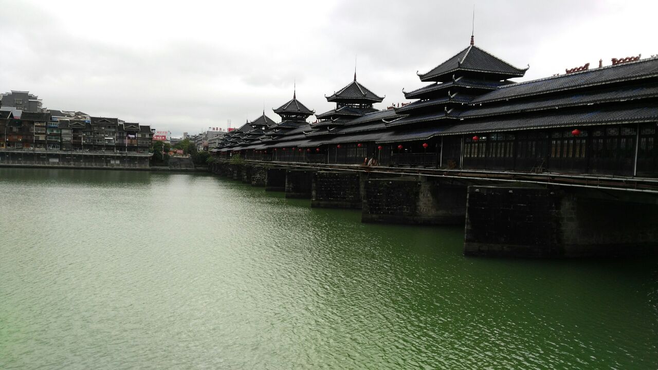 景甜《环太平洋2》零点上映 颠覆演绎冷艳女总裁:星空·综合(中国)体育网站(图2) 星空综合股份(中国)