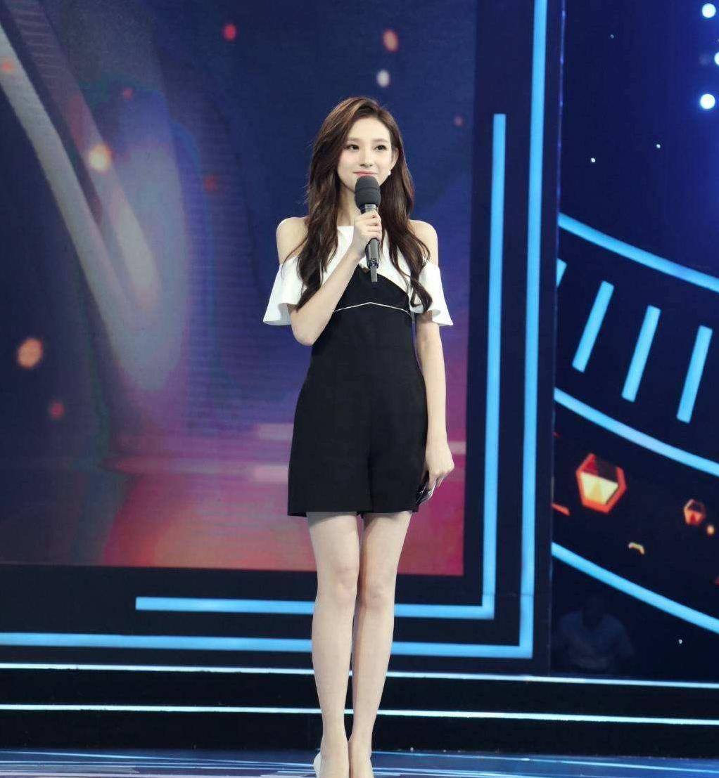 星空·综合(中国)体育网站-
天下足球玉人主持换事情?主持新节目尽显好身材!27岁只身受关注(图2) 星空·综合(中国)体育网站-
天下足球玉人主持换事情?主持新节目尽显好身材!27岁只身受关注(图2)