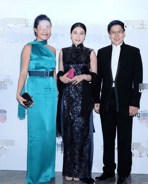 34岁女富豪抱女儿坠楼身亡 被发现时全身赤裸...【星空·综合(体育中国)】(图5)
34岁女富豪抱女儿坠楼身亡 被发现时全身赤裸...【星空·综合(体育中国)】(图5)