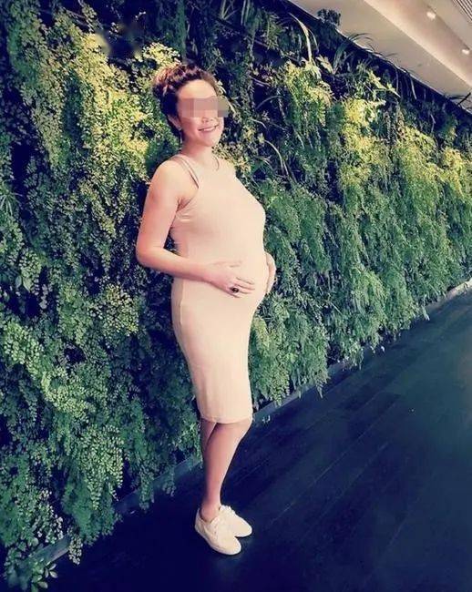 34岁女富豪抱女儿坠楼身亡 被发现时全身赤裸...【星空·综合(体育中国)】(图8)
34岁女富豪抱女儿坠楼身亡 被发现时全身赤裸...【星空·综合(体育中国)】(图8)