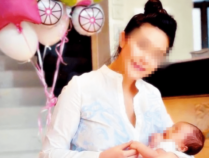 34岁女富豪抱女儿坠楼身亡 被发现时全身赤裸...【星空·综合(体育中国)】(图11)
34岁女富豪抱女儿坠楼身亡 被发现时全身赤裸...【星空·综合(体育中国)】(图11)